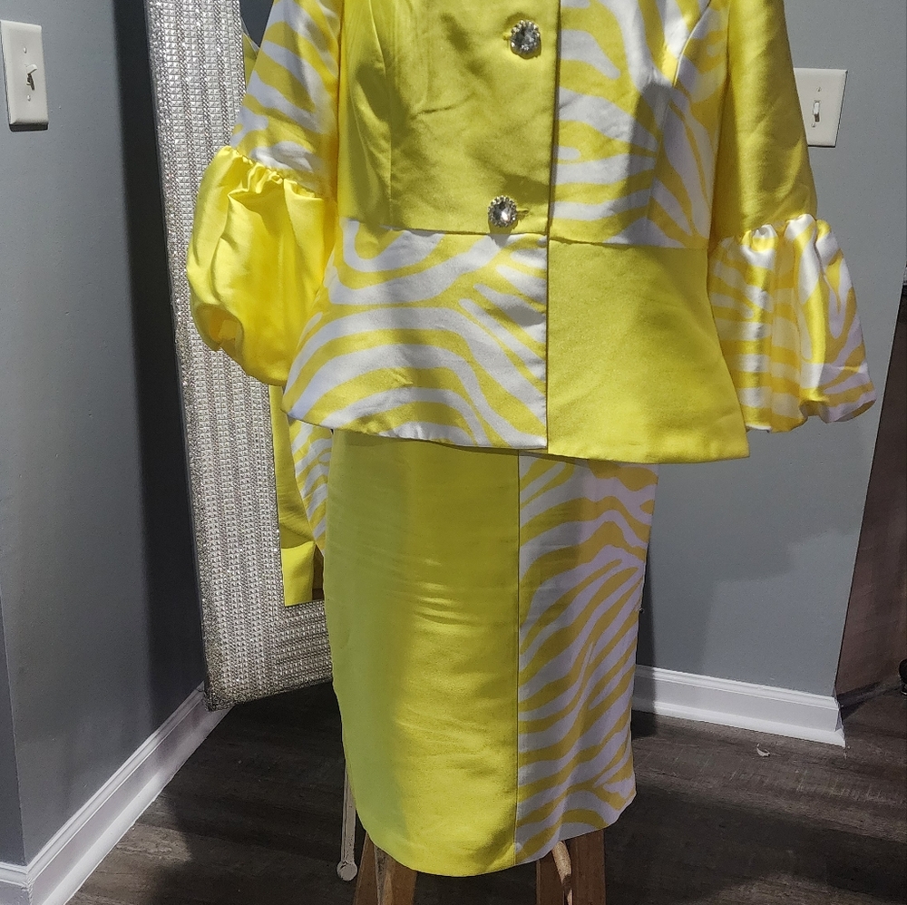 2 piece suit - Picture 4 of 16